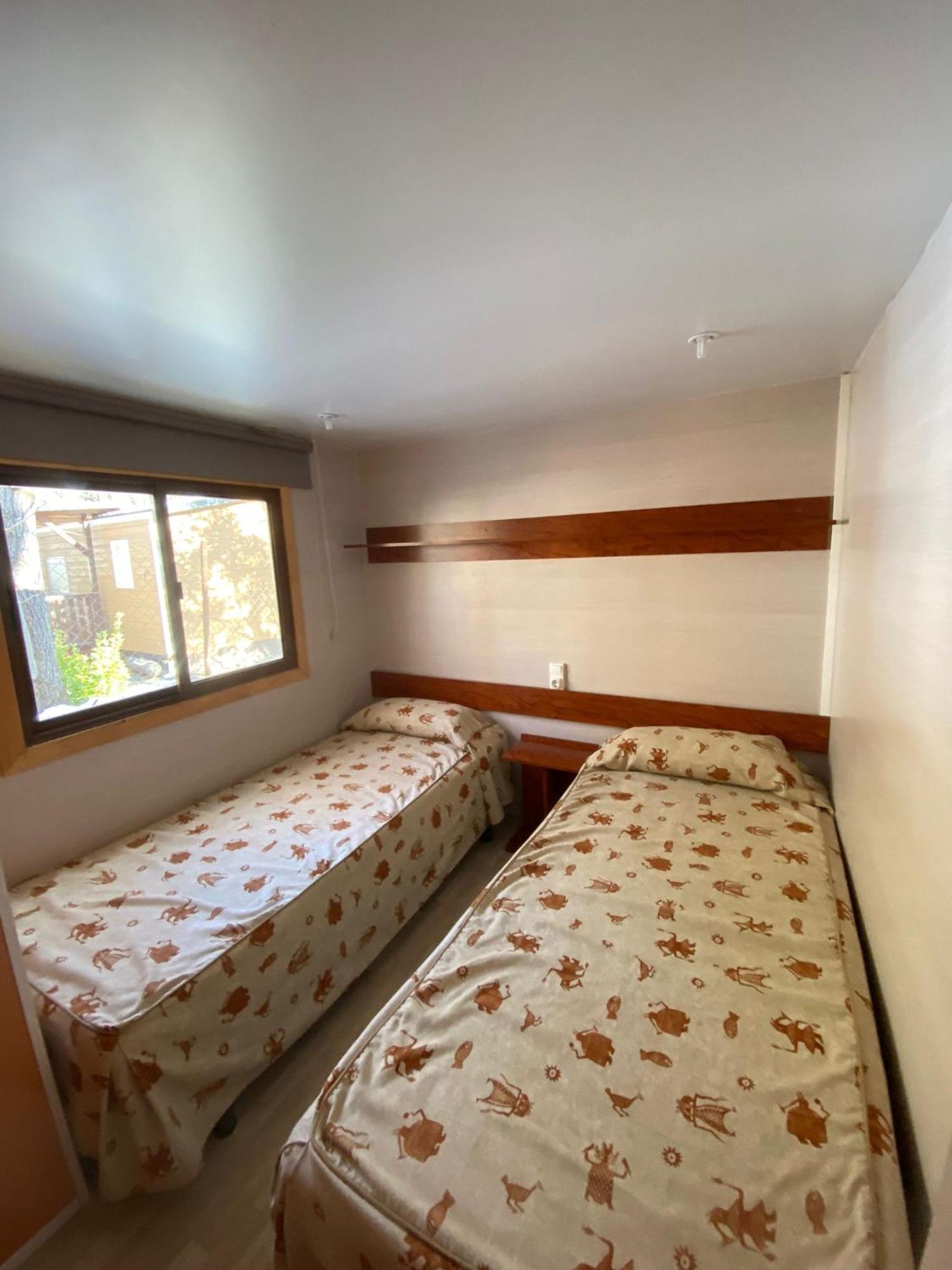 Camping Bungalows La Borda Del Pubill Ribera de Cardos Exterior photo